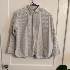Everlane Women's Striped Button Down Shirt - Gray and White
